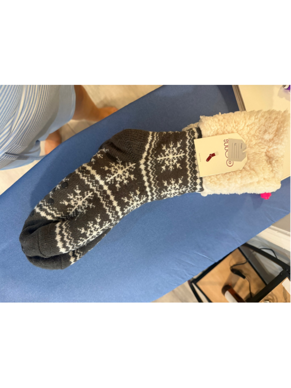 Women's Cozy Hub Snowflake Pattern Socks One Size Black and White